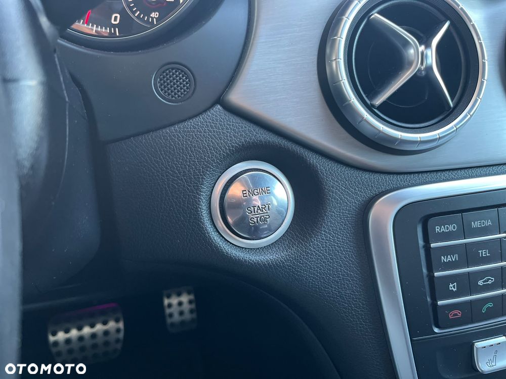 Mercedes-Benz CLA 200 7G-DCT AMG Line - 20