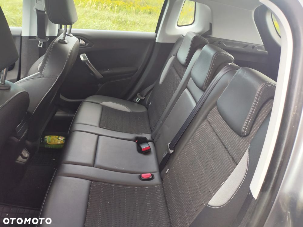 Peugeot 2008 1.5 BlueHDi Allure S&S - 8