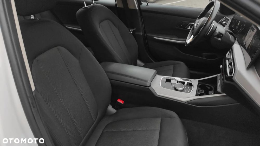 BMW Seria 3 318i Advantage - 21