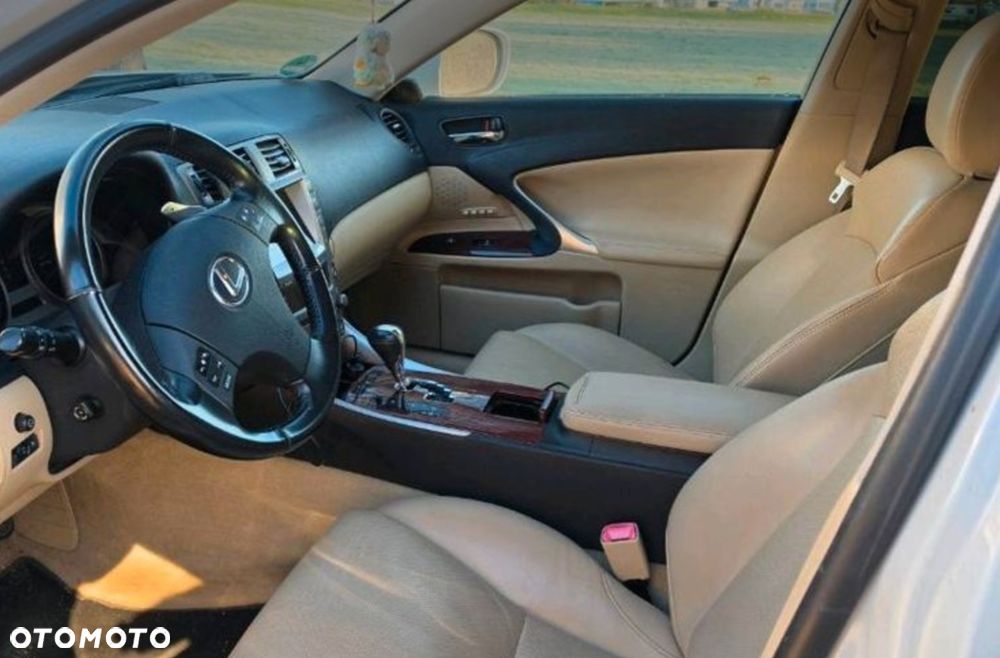 Lexus IS 250 Executive Line - 2