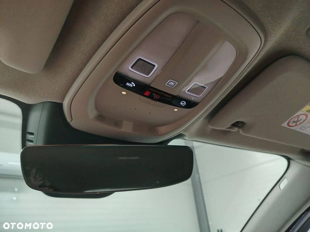 Volvo XC 40 B3 Plus Dark - 38