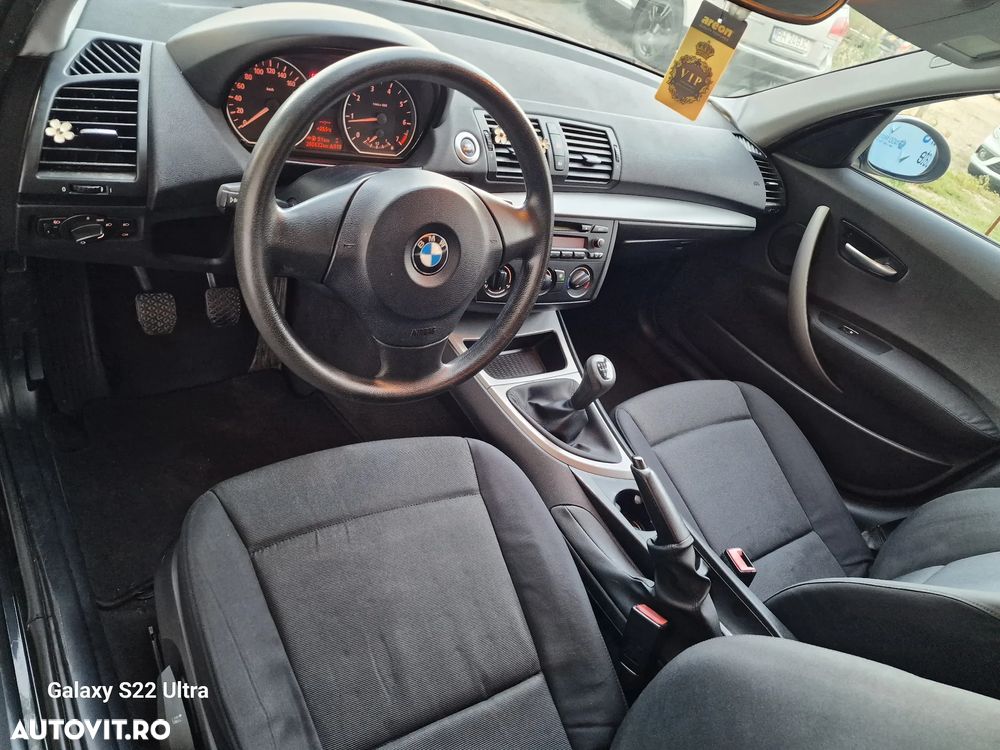 BMW Seria 1 120i - 12