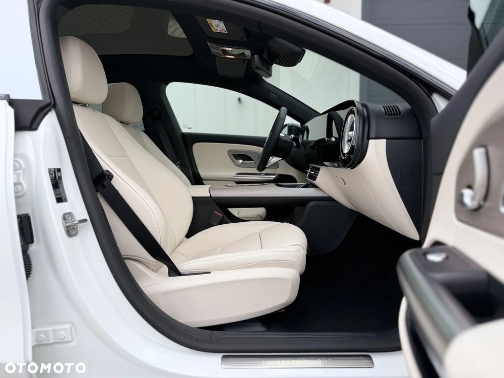 Mercedes-Benz CLA 200 58kWh - 23