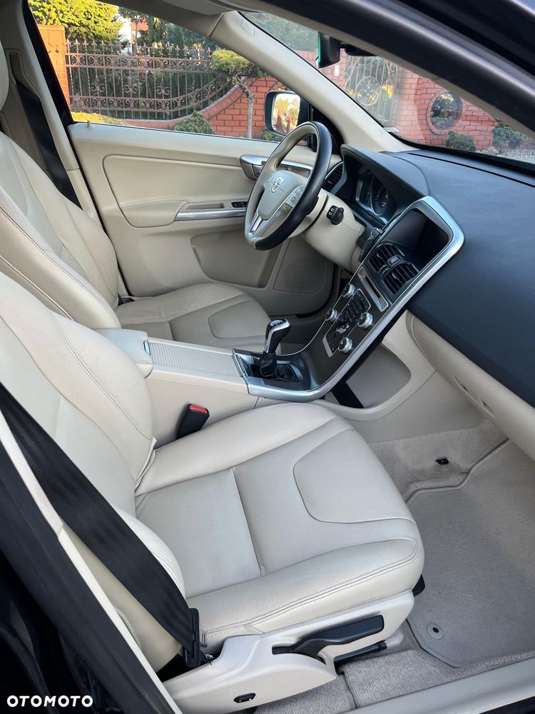 Volvo XC 60 D4 Momentum - 9
