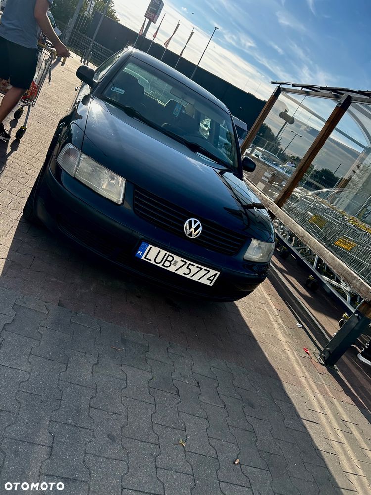 Volkswagen Passat 1.6 - 2