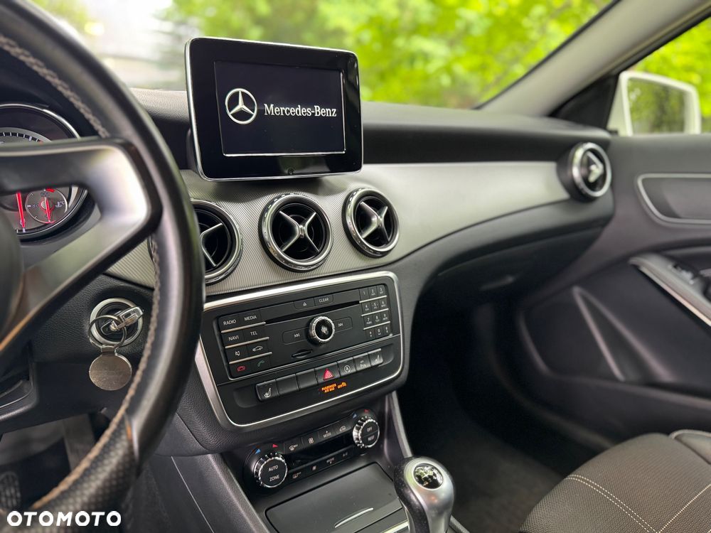 Mercedes-Benz GLA 200 - 11