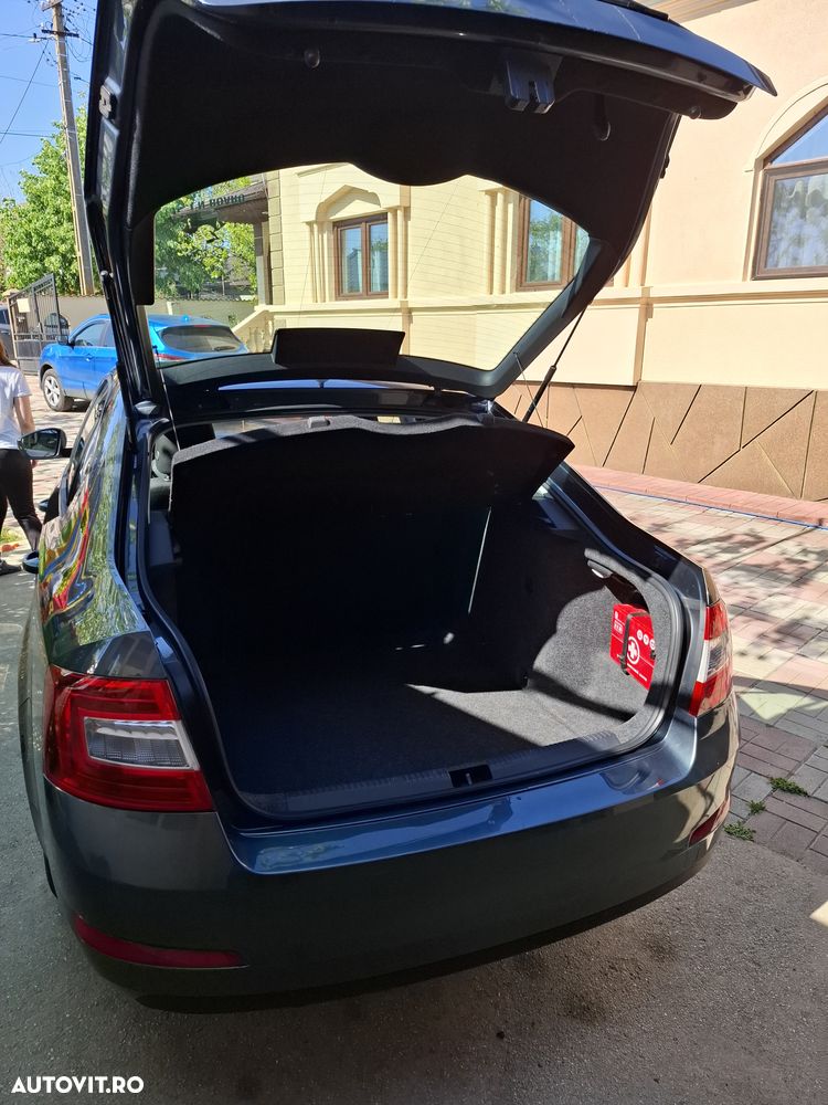 Skoda Octavia 1.6 TDI DSG Style - 11