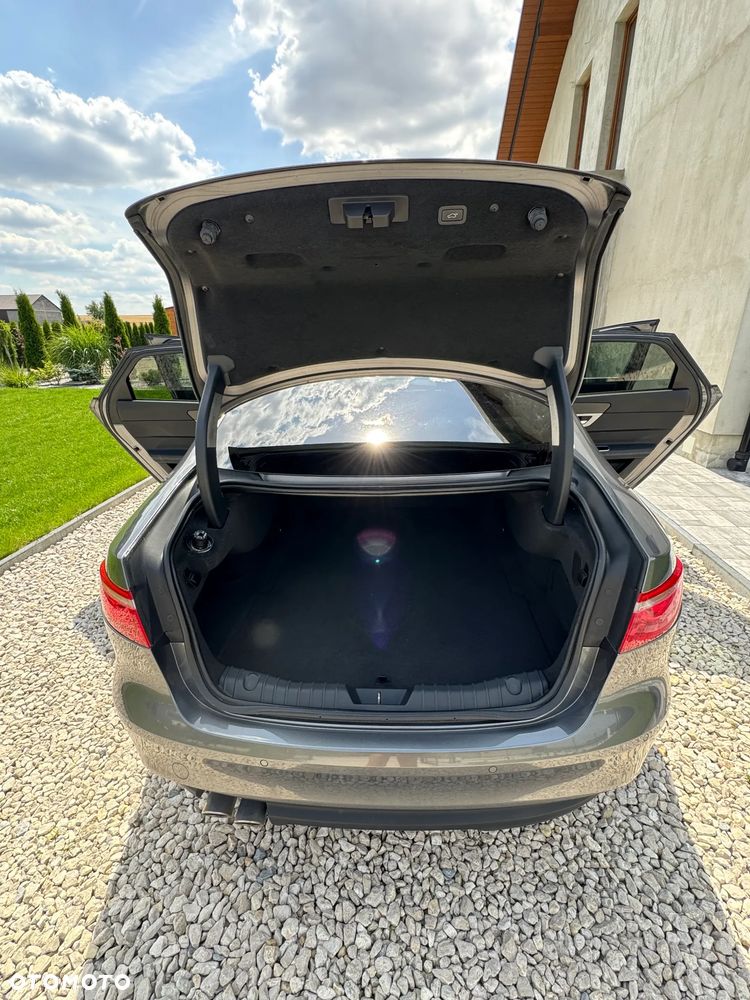 Jaguar XF 2.0 i4D AWD R-Sport - 10
