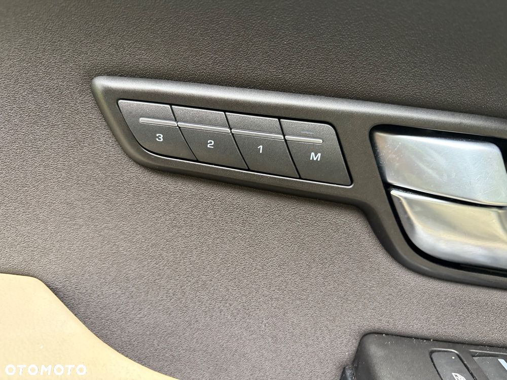 Land Rover Range Rover Evoque - 22