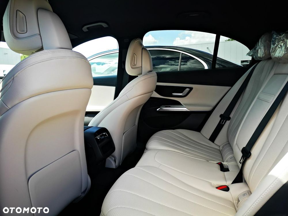 Mercedes-Benz Klasa E 300 de PHEV 4-Matic AMG 9G-Tronic - 18