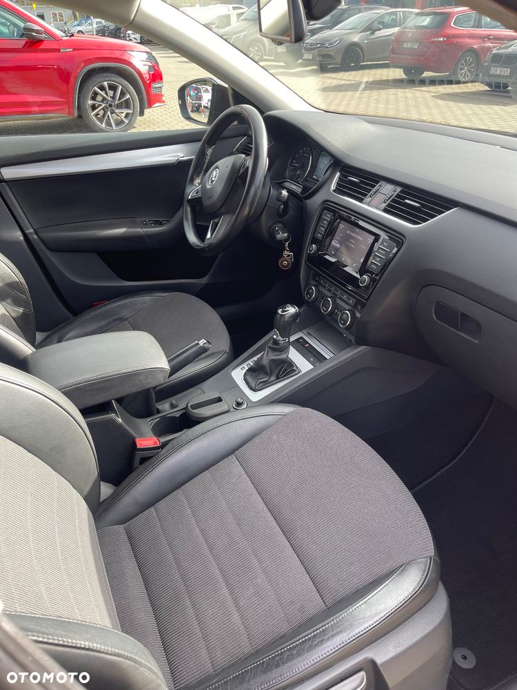 Skoda Octavia ver-2-0-tdi-elegance-dsg - 8