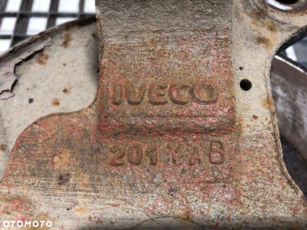 ZWROTNICA PRAWY PRZÓD  IVECO DAILY III Autobus 1999 - 2006 40 C 11, 50 C 11 78 kW [106 KM] olej - 2