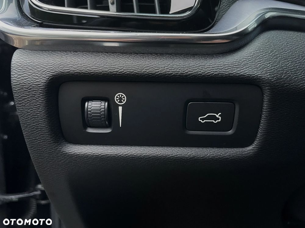 Volvo V60 D4 Geartronic Summum - 35