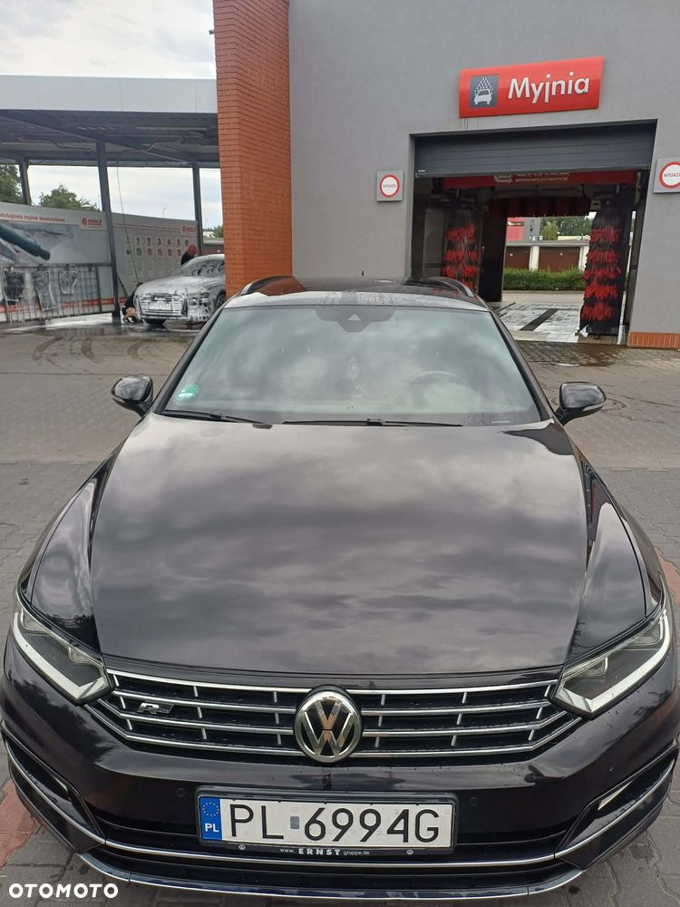Volkswagen Passat - 1