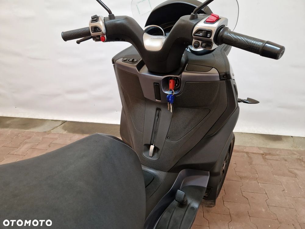 Piaggio MP-3 - 34
