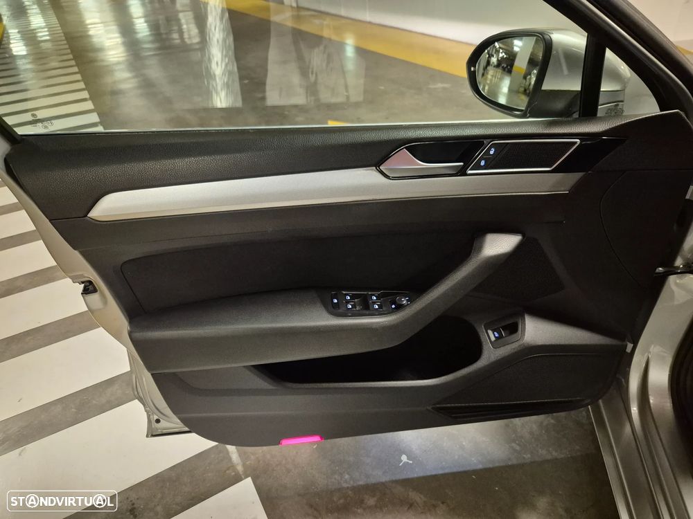 VW Passat Variant 2.0 TDI Trendline - 20