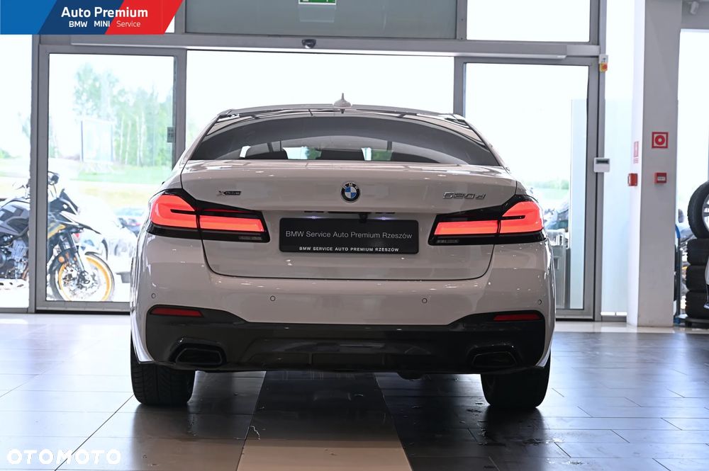 BMW Seria 5 520d xDrive MHEV - 19