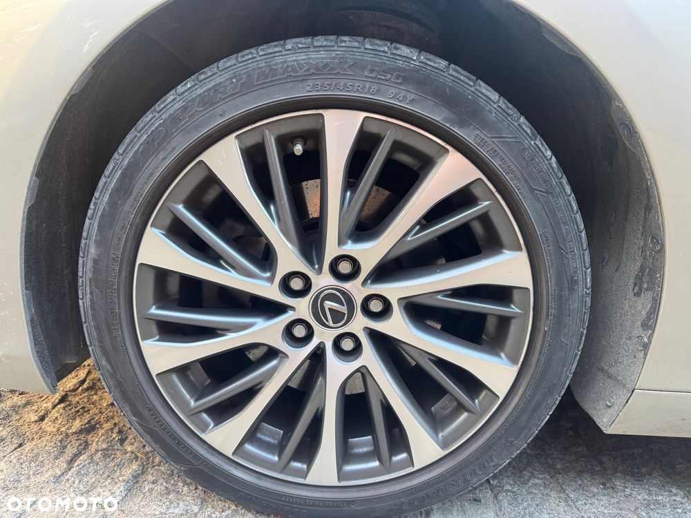 Lexus ES 300h Prestige - 12