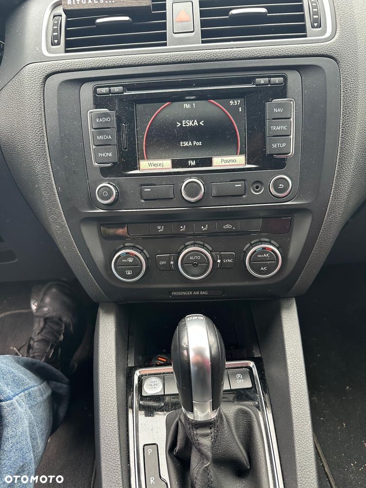 Volkswagen Jetta 1.6 TDI Comfortline DSG - 8