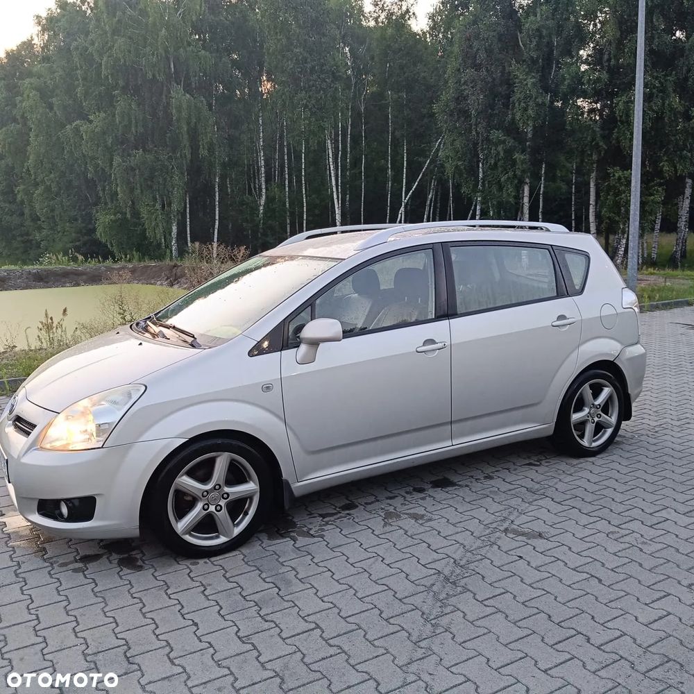 Toyota Corolla Verso 2.2 D-4D Premium - 1