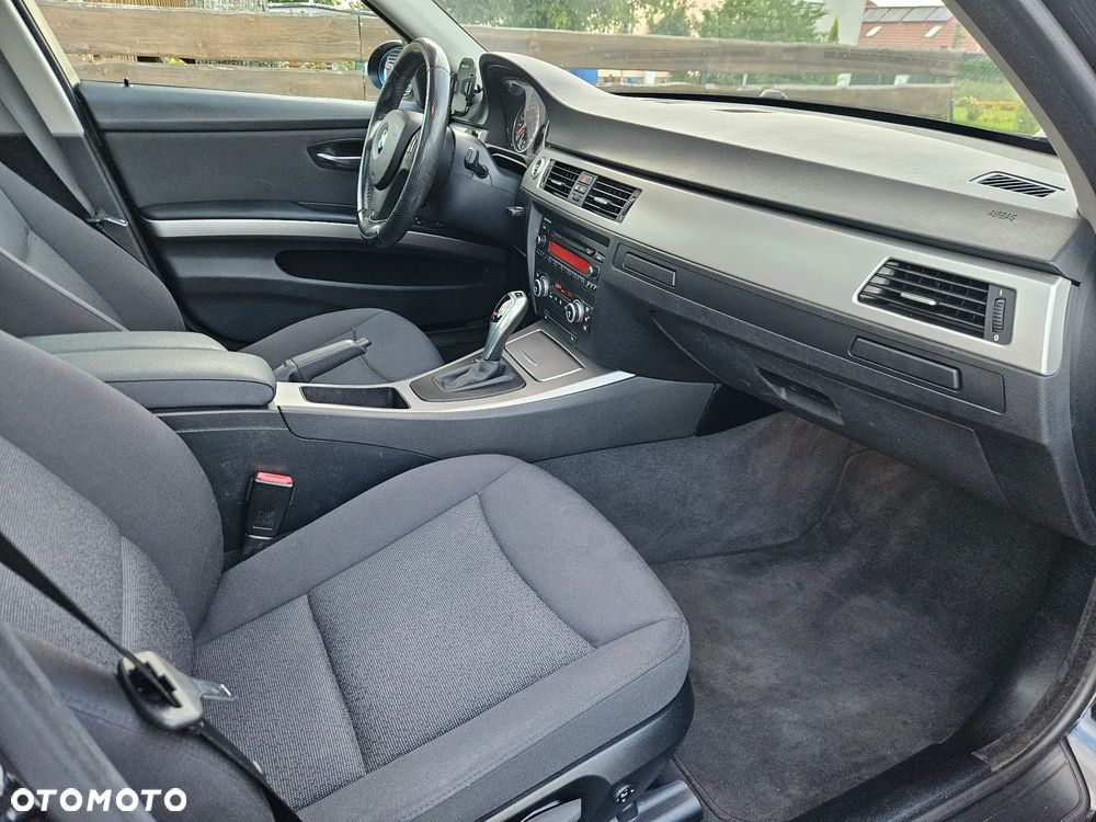 BMW Seria 3 318i - 26