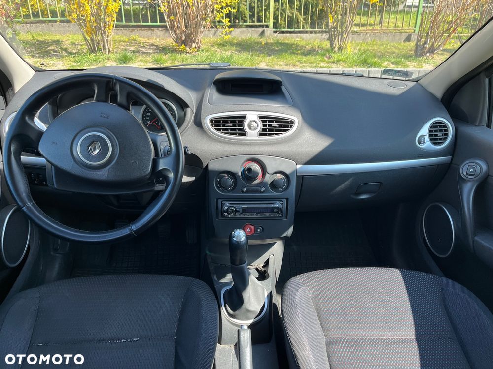 Renault Clio 1.6 16V Privilege - 9