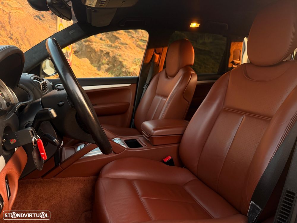 Porsche Cayenne Turbo - 43