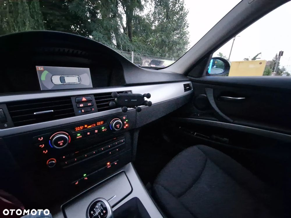 BMW Seria 3 318d - 11