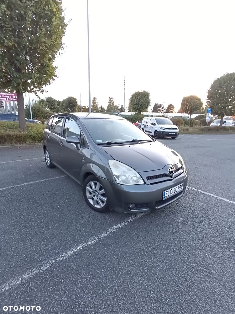 Toyota Corolla Verso 2.0 D-4D Prestige - 4