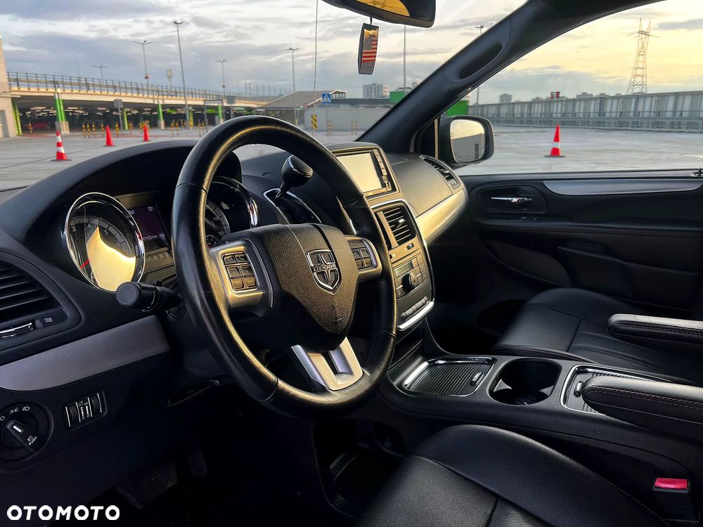 Dodge Grand Caravan - 7