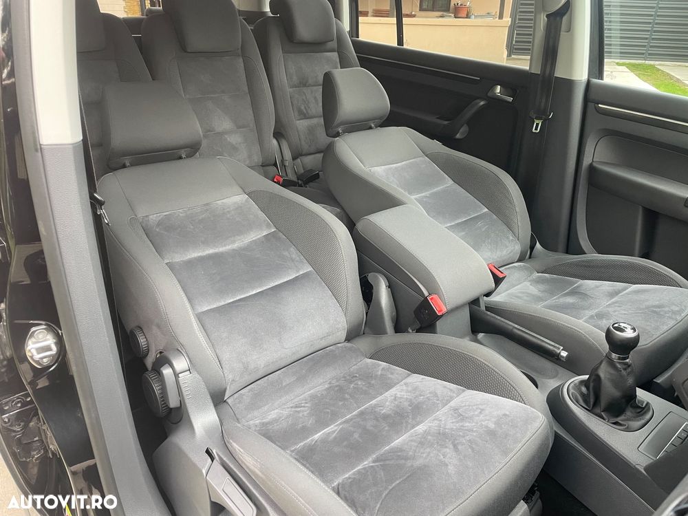 Volkswagen Touran - 22