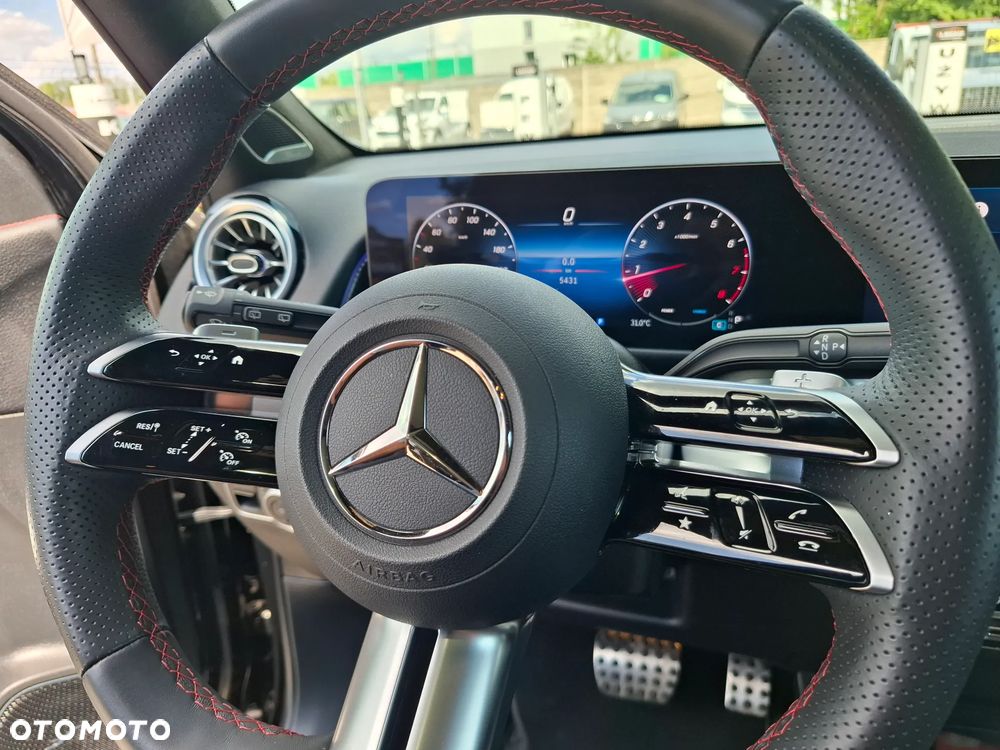 Mercedes-Benz GLB 250 4-Matic AMG Line 8G-DCT - 20