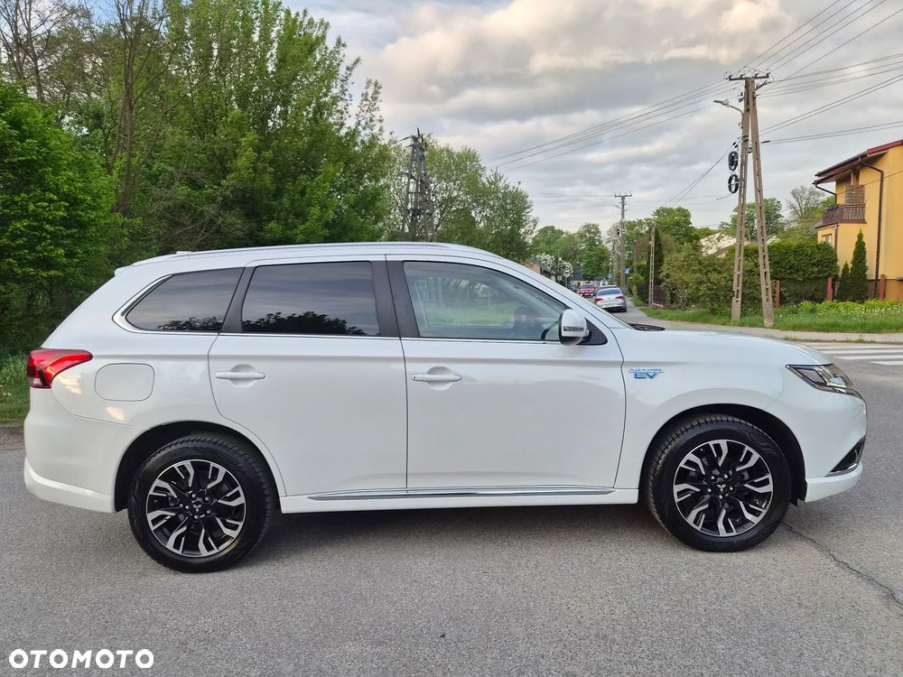 Mitsubishi Outlander - 16