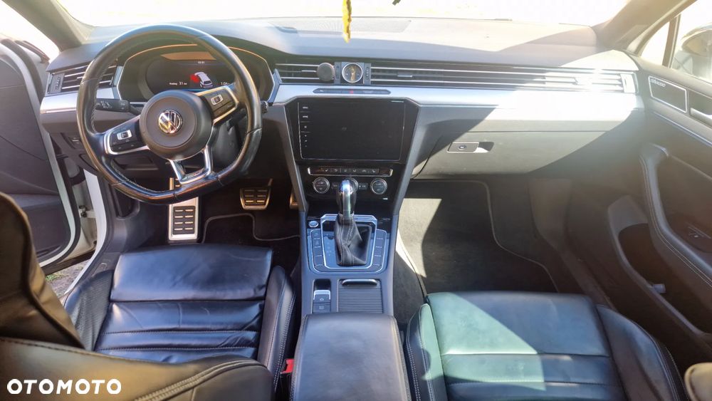 Volkswagen Passat - 11