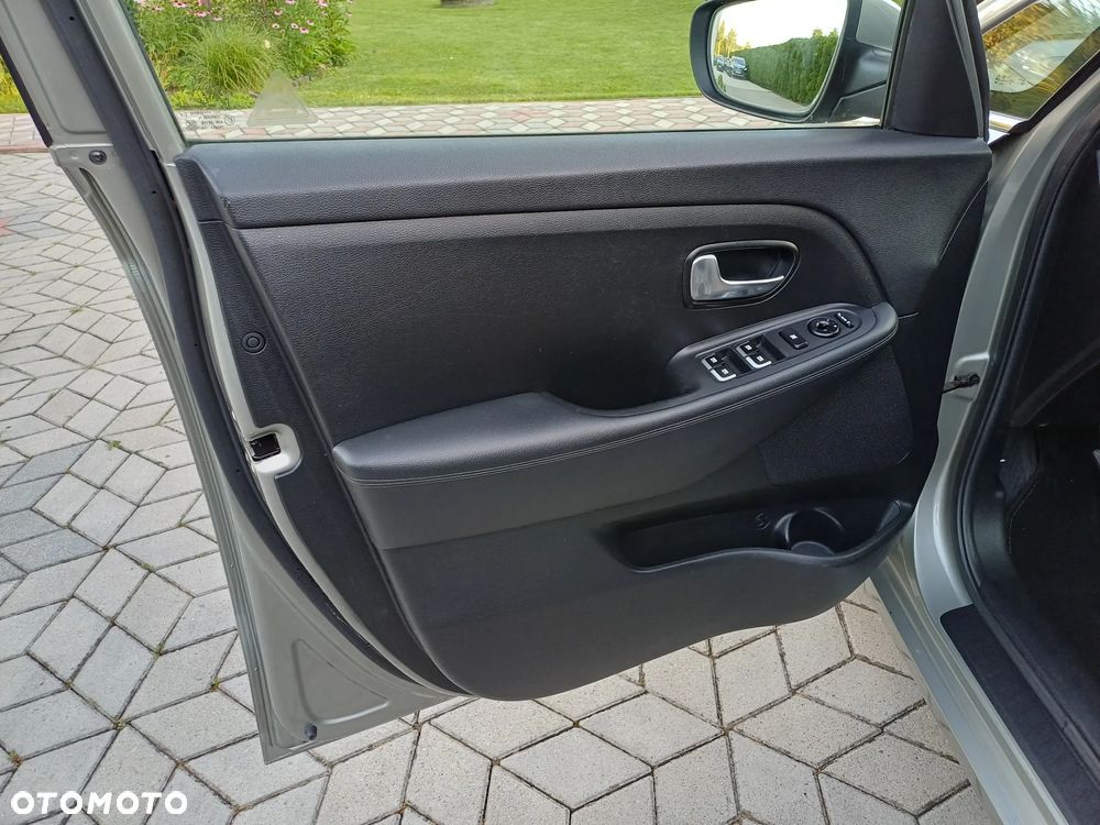 Kia Carens 1.7 CRDi 115 Fifa World Cup Edition - 32