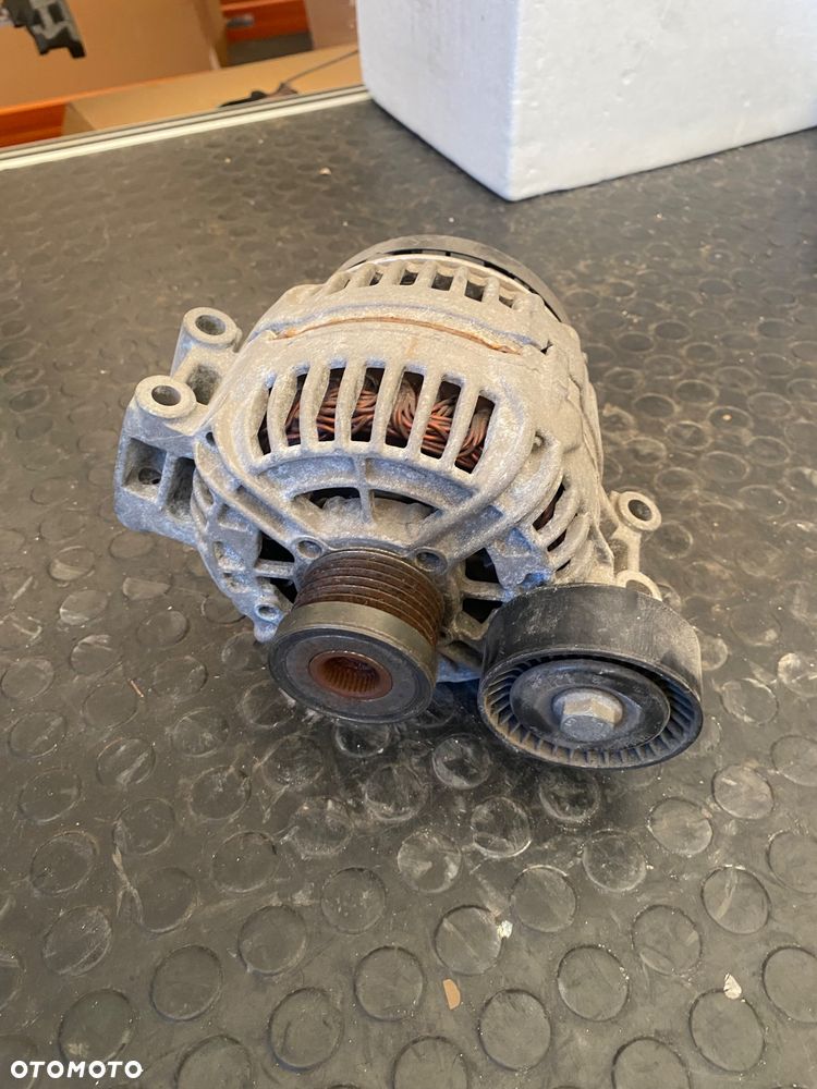 BMW 3 E87 E90 E91 E81 2.0i IGŁA ! ! po 59 tyś km! ALTERNATOR - 1