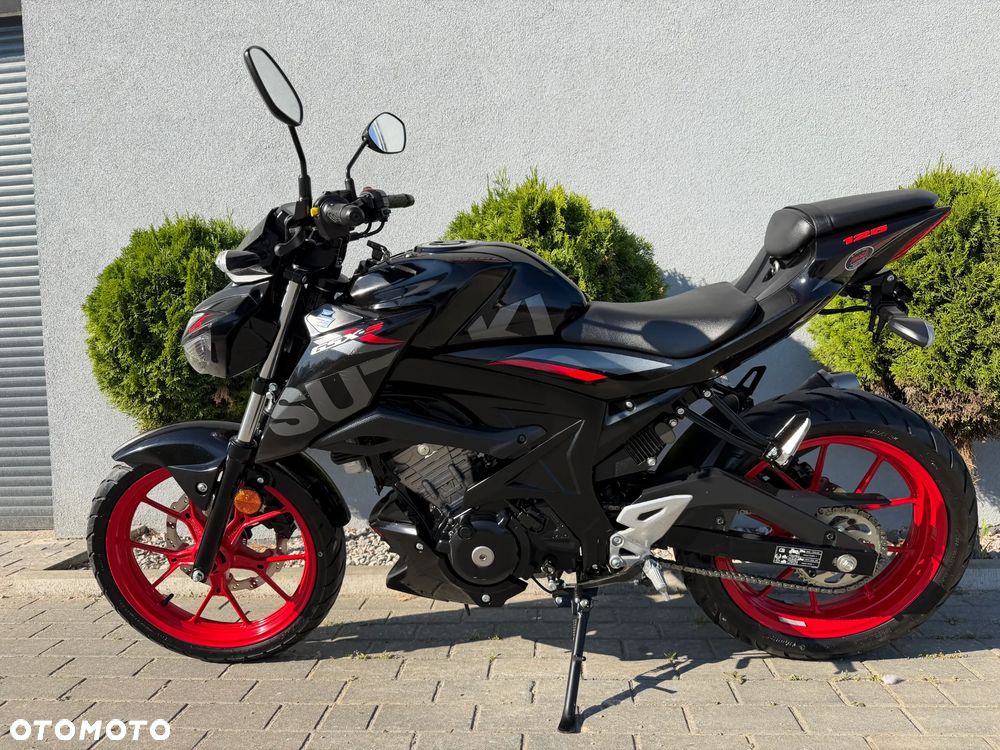 Suzuki GSX - 6