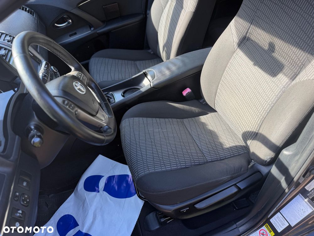 Toyota Avensis 2.0 D-4D - 17