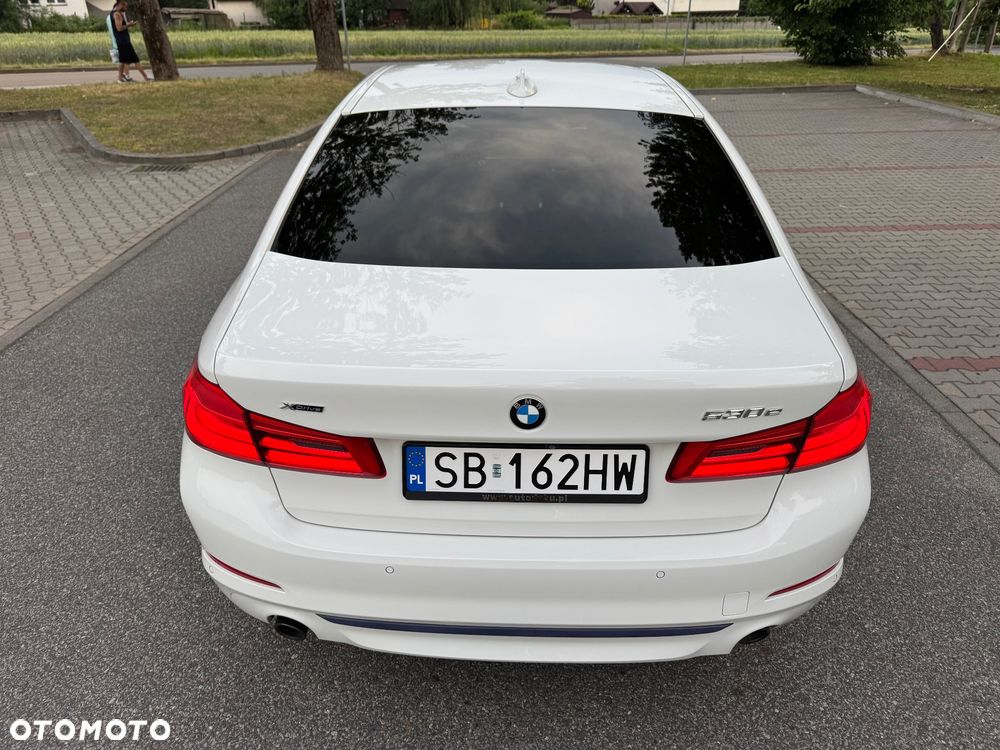 BMW Seria 5 530e xDrive M Sport Edition - 10