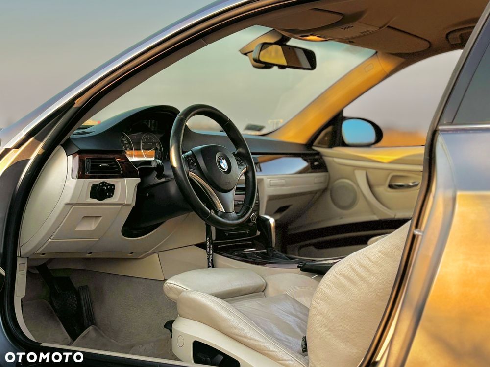 BMW Seria 3 325i - 12