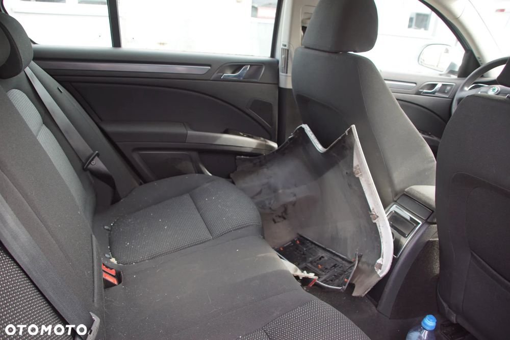Auto na części - Skoda Superb II 2.0 TDI 140 KM BMP KXX LA7W 2009R Silnik Skrzynia Drzwi Błotnik Zderzak Lampa Lusterko Klamka Szyba Deska Kokpit Sterownik Moduł Czujnik Licznik Panel Kierownica - 17