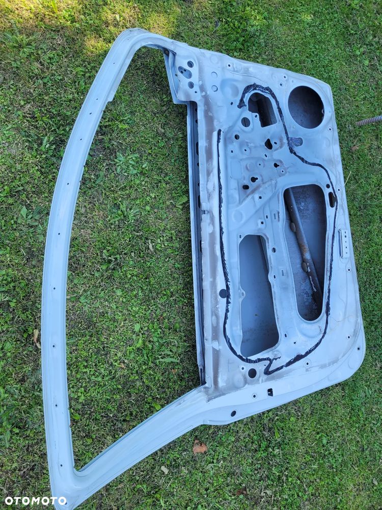 Toyota Yaris III drzwi lewy przód, wersja 3d - 4