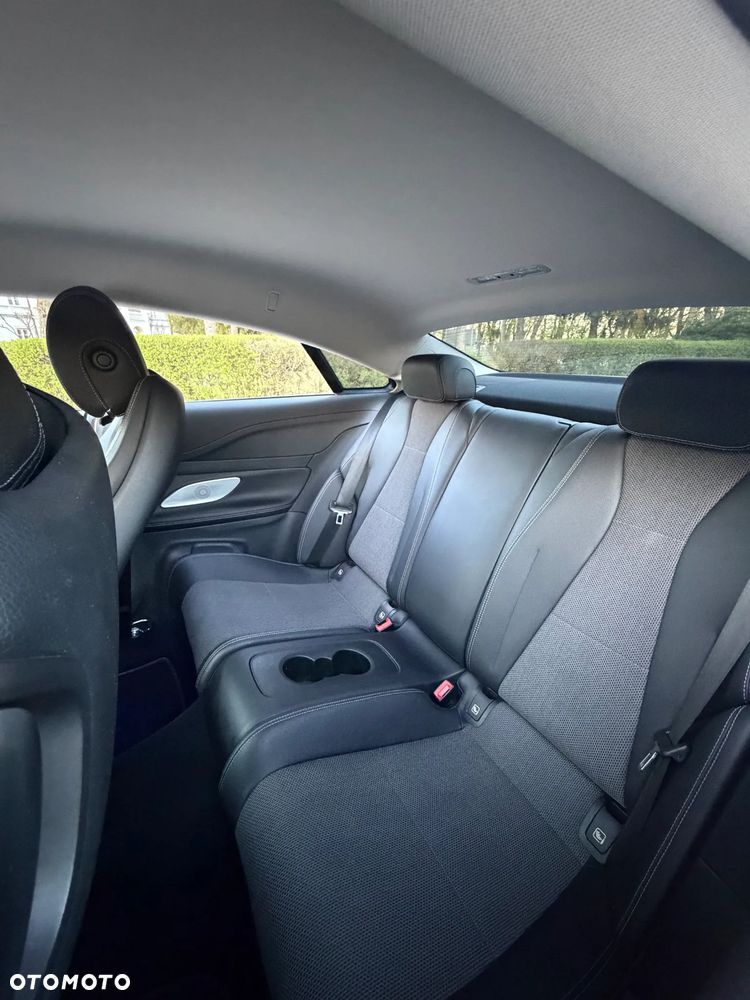 Mercedes-Benz Klasa E 200 4-Matic 9G-TRONIC - 27
