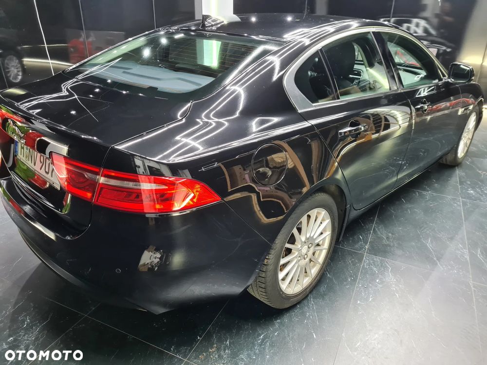 Jaguar XE 2.0 D Prestige - 16
