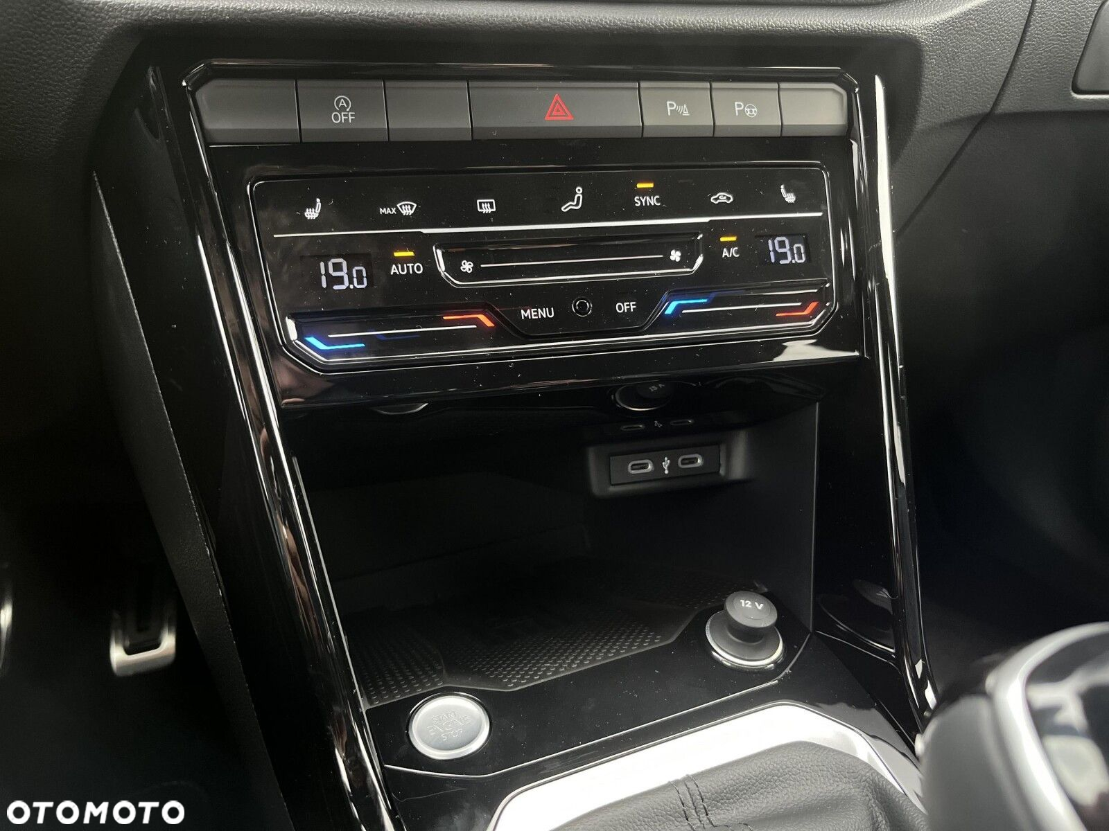 Volkswagen T-Roc - 32