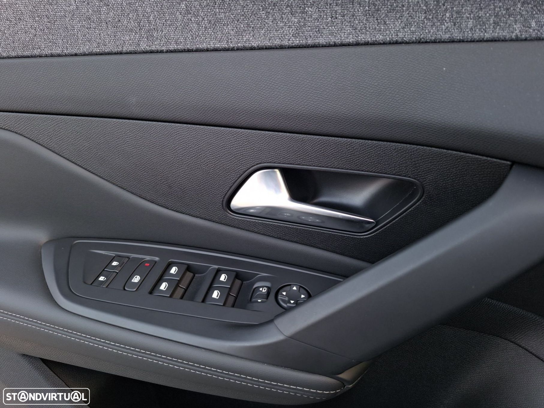 Peugeot 408 1.6 Hybrid Allure e-EAT8 - 22