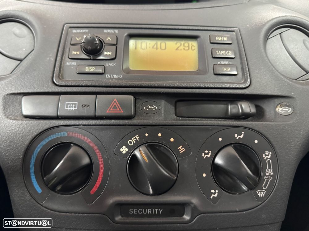 Toyota Yaris 1.0 Sol - 32