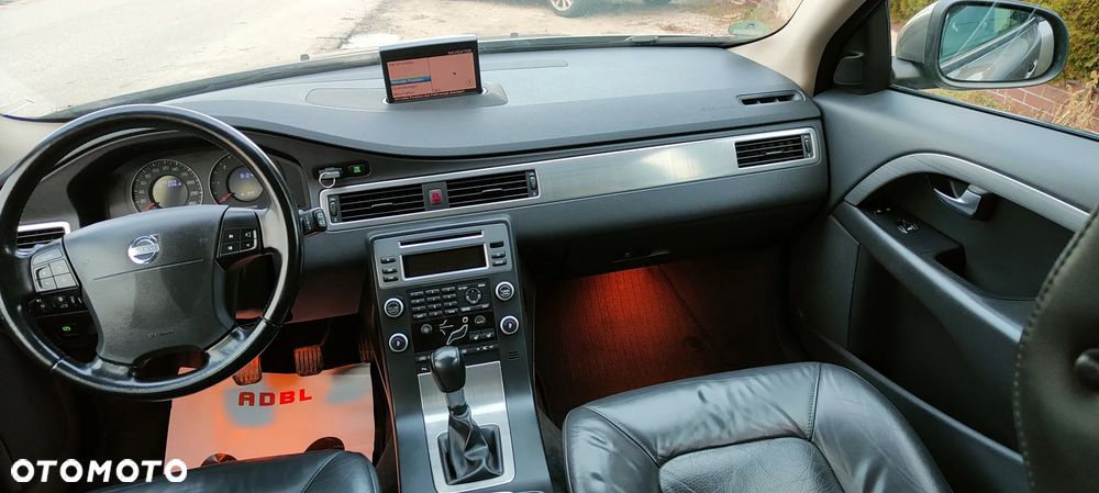 Volvo V70 2.4D Momentum - 30