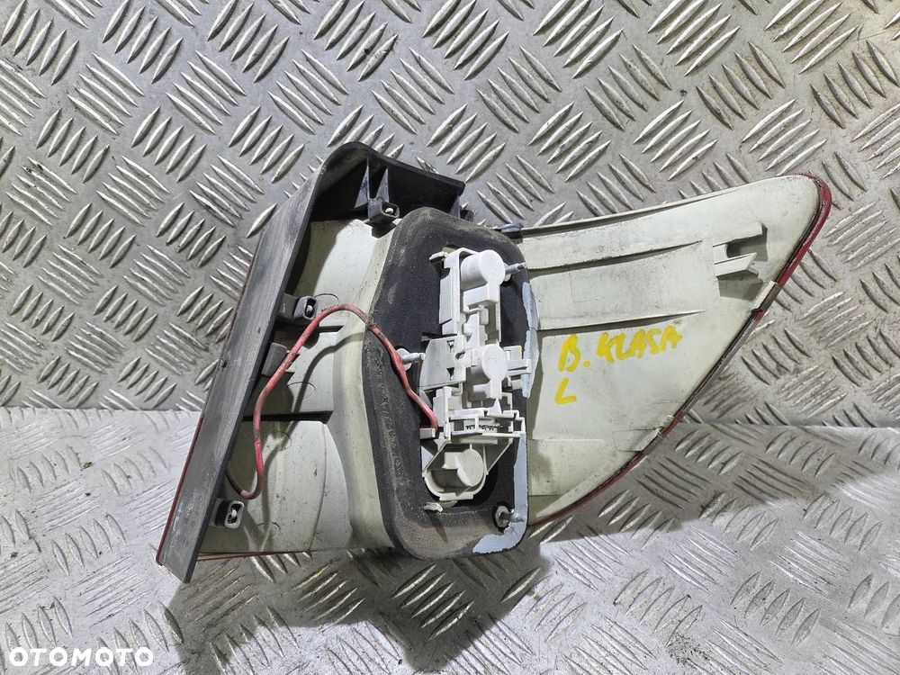 LAMPA LEWA TYLNA MERCEDES-BENZ W245 - 2