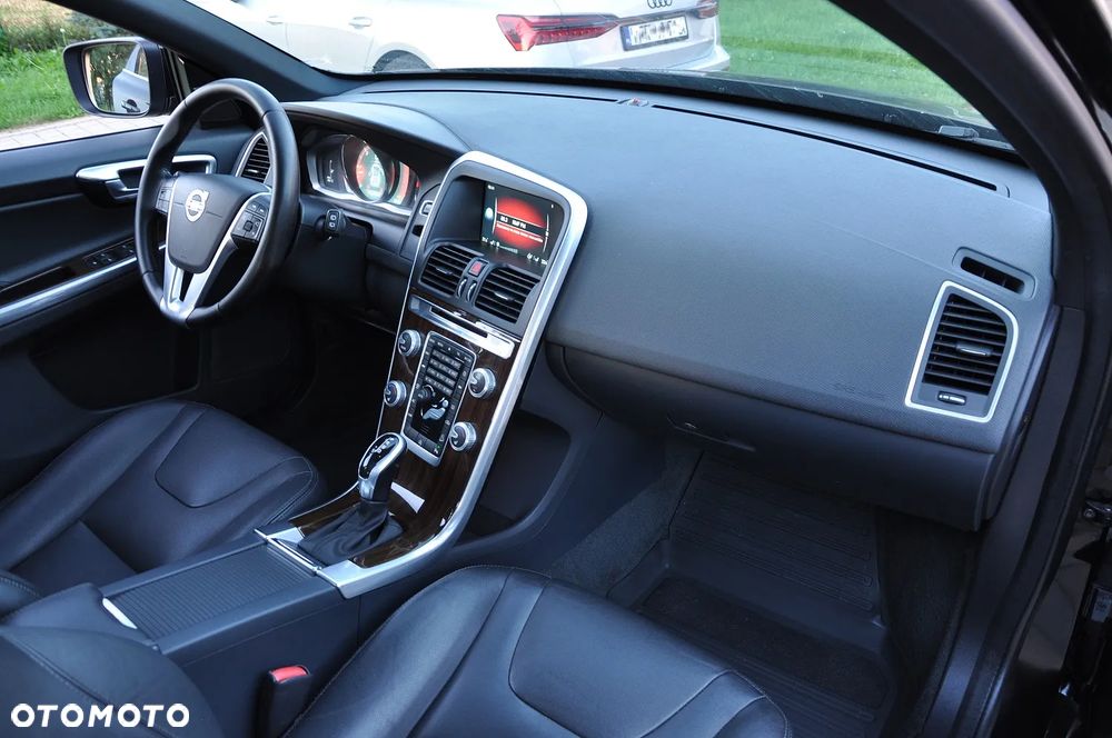 Volvo XC 60 D5 AWD Geartronic Summum - 24